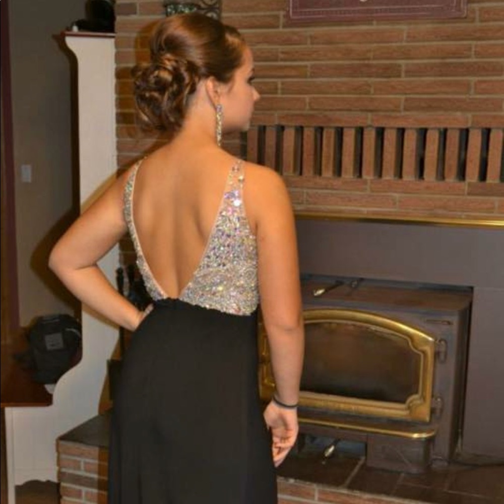 Long tight black dress with a sequin top😍